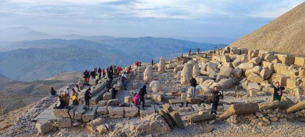 Kasım'da Nemrut Dağına turist akını 