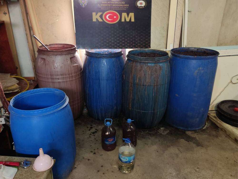 Malatya'da kaçak içkiye 2 gözaltı 