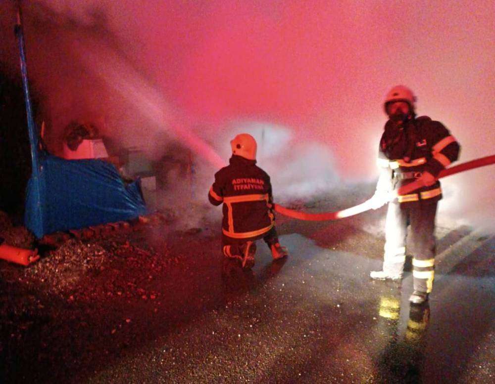 Konteyner kentte çıkan yangın paniğe neden oldu  - Videolu Haber